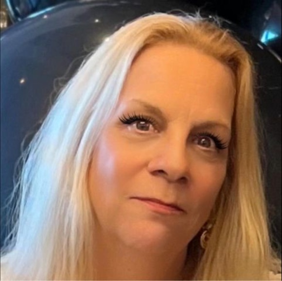 Meet your Posher, Laurie - Picture 1 of 1